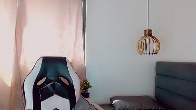 Snapshot of Oriana_braom chatting on February 4, 2025, 7:33 pm Oriana braom online show from February 4, 2025, 7:33 pm