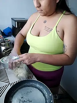 EmpaticBolillo online show from August 3, 2026, 5:49 pm