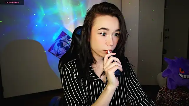 Snapshot of Kimiko__ chatting on February 19, 2025, 7:38 pm Kimiko online show from February 19, 2025, 7:38 pm