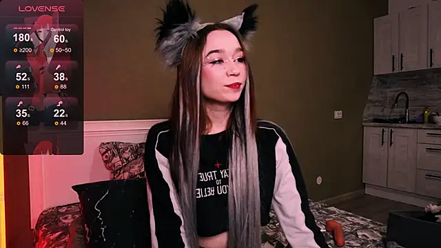 Snapshot of Kimiko__ chatting on October 13, 2025, 6:19 pm Kimiko online show from October 13, 2025, 6:19 pm