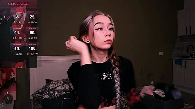 Snapshot of Kimiko__ chatting on October 25, 2025, 11:40 am Kimiko online show from October 25, 2025, 11:40 am