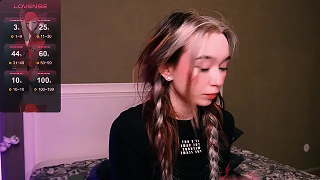 Snapshot of Kimiko__ chatting on November 6, 2025, 6:53 pm Kimiko online show from November 6, 2025, 6:53 pm