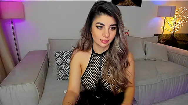 Snapshot of Queenofyouredreams chatting on January 26, 2025, 12:58 am Queenofyouredreams online show from January 26, 2025, 12:58 am