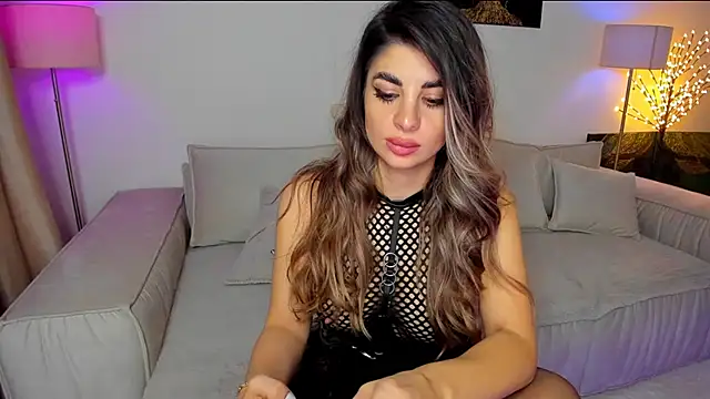 Snapshot of Queenofyouredreams chatting on January 26, 2025, 3:59 am Queenofyouredreams online show from January 26, 2025, 3:59 am