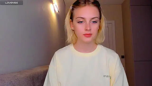 pretty girlnextdoor online show from December 7, 2024, 5:42 pm