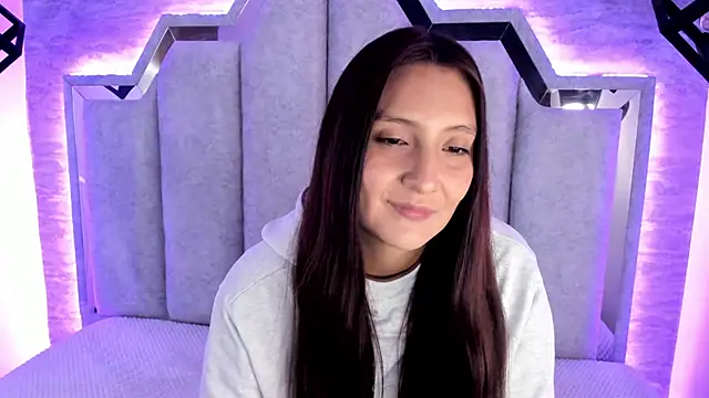  alaia collway  online show from March 22, 2025, 12:25 pm