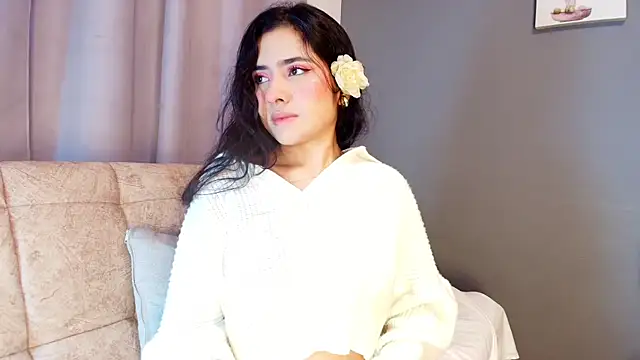 adara johnson   online show from September 18, 2025, 11:45 am