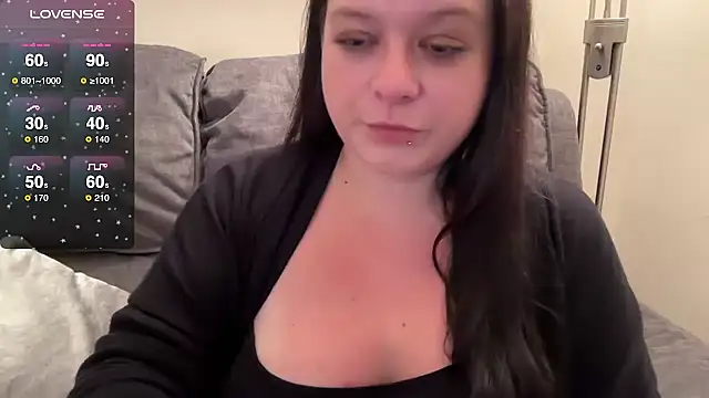 Snapshot of NaughtyWifeUK chatting on May 22, 2026, 12:40 am NaughtyWifeUK online show from May 22, 2026, 12:40 am