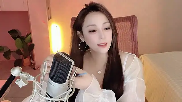 Snapshot of Daisy-77 chatting on October 5, 2025, 6:28 pm Daisy-77 online show from October 5, 2025, 6:28 pm