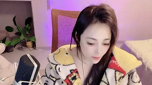 Daisy-77 online show from December 4, 2025, 6:16 pm