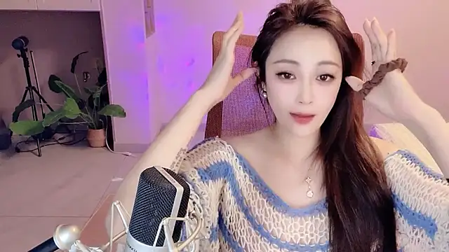 Daisy-77 online show from February 18, 2026, 5:53 pm