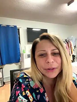 Snapshot of Hotslut187 chatting on January 11, 2026, 11:37 am Hotslut187 online show from January 11, 2026, 11:37 am