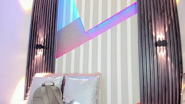 Snapshot of emily_layton chatting on October 7, 2025, 2:36 pm emily layton online show from October 7, 2025, 2:36 pm