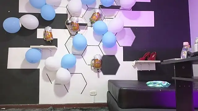 Snapshot of alondrabigtits chatting on October 3, 2025, 12:24 pm alondrabigtits online show from October 3, 2025, 12:24 pm