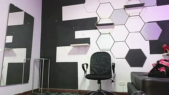 Snapshot of alondrabigtits chatting on October 11, 2025, 12:04 pm alondrabigtits online show from October 11, 2025, 12:04 pm