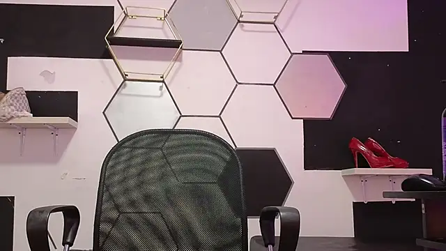 Snapshot of alondrabigtits chatting on October 17, 2025, 11:13 am alondrabigtits online show from October 17, 2025, 11:13 am