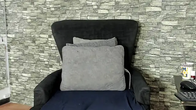 Snapshot of alondrabigtits chatting on November 20, 2025, 12:27 pm alondrabigtits online show from November 20, 2025, 12:27 pm