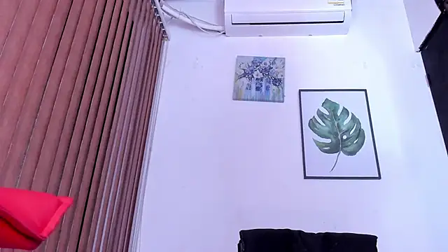 Snapshot of alondrabigtits chatting on May 3, 2026, 11:05 am alondrabigtits online show from May 3, 2026, 11:05 am