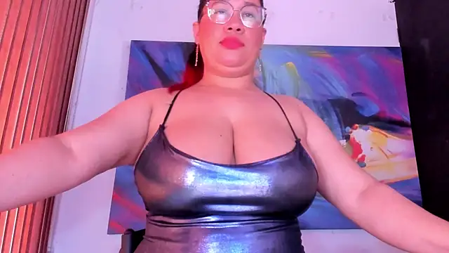 Snapshot of alondrabigtits chatting on May 31, 2026, 6:09 pm alondrabigtits online show from May 31, 2026, 6:09 pm