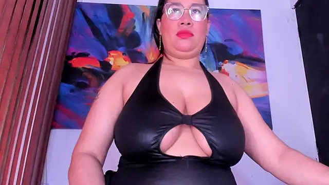 Snapshot of alondrabigtits chatting on June 5, 2026, 11:49 am alondrabigtits online show from June 5, 2026, 11:49 am