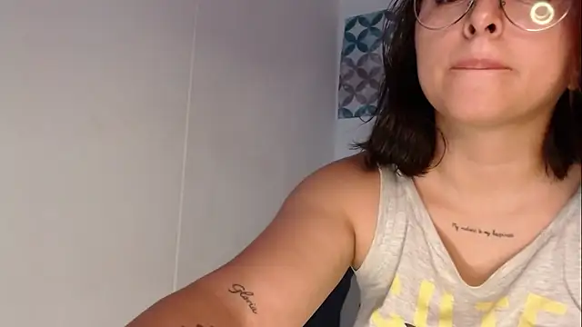 Snapshot of Aria_smith01 chatting on October 3, 2025, 1:41 pm Aria smith01 online show from October 3, 2025, 1:41 pm