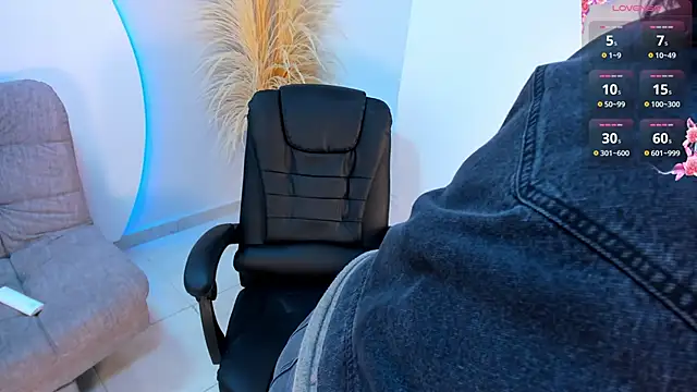 Ada Monroe10 online show from September 19, 2025, 1:23 pm