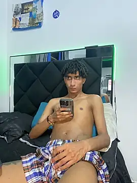 derreck models online show from March 17, 2026, 3:44 am