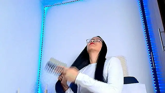 Snapshot of Alba_Olimpo chatting on May 8, 2026, 5:29 pm Alba Olimpo online show from May 8, 2026, 5:29 pm