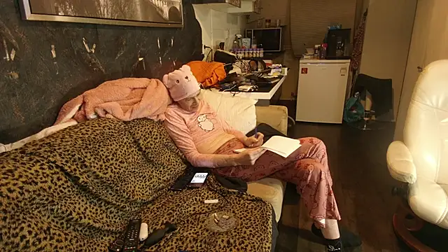 Snapshot of Doggyray44 chatting on January 5, 2026, 5:27 pm Doggyray44 online show from January 5, 2026, 5:27 pm