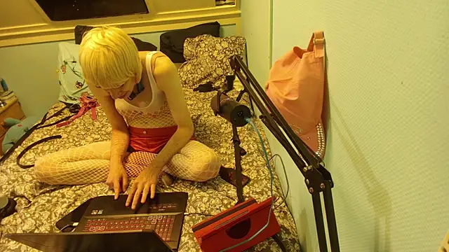 Doggyray44 online show from May 19, 2026, 11:55 pm