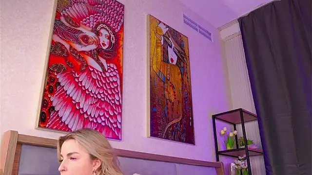 LiliBanger online show from December 21, 2025, 4:19 am