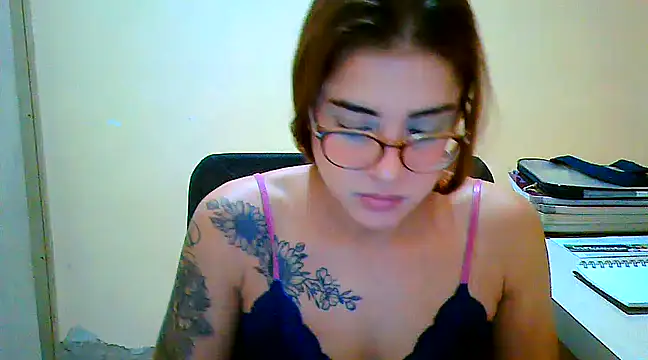 Snapshot of maliamiller chatting on March 19, 2025, 5:41 am maliamiller online show from March 19, 2025, 5:41 am