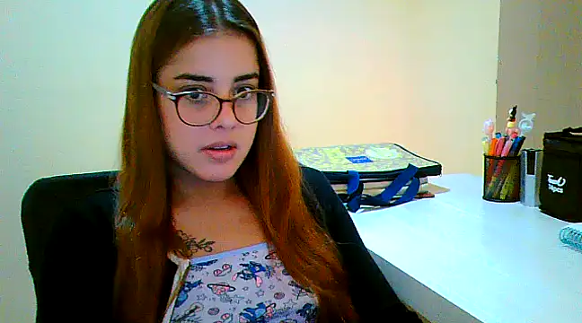 Snapshot of maliamiller chatting on March 22, 2025, 10:17 am maliamiller online show from March 22, 2025, 10:17 am