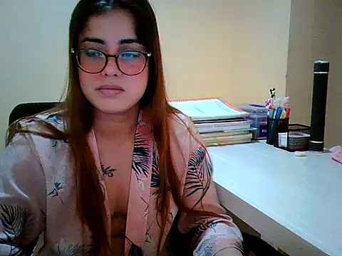 Snapshot of maliamiller chatting on September 21, 2025, 3:24 pm maliamiller online show from September 21, 2025, 3:24 pm