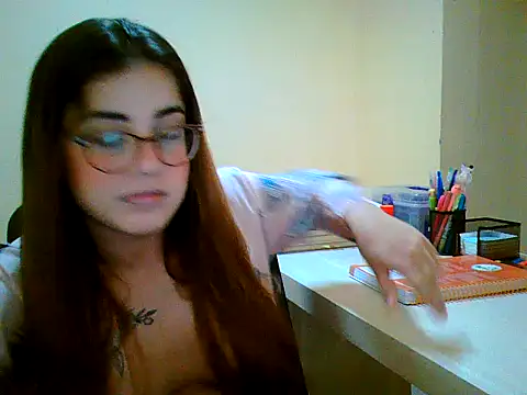 Snapshot of maliamiller chatting on October 17, 2025, 6:32 pm maliamiller online show from October 17, 2025, 6:32 pm