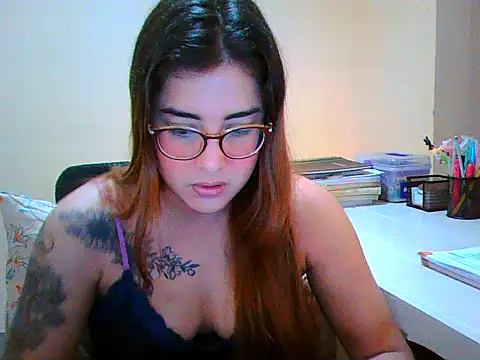 Snapshot of maliamiller chatting on November 6, 2025, 4:24 am maliamiller online show from November 6, 2025, 4:24 am