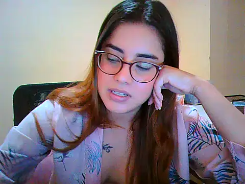 Snapshot of maliamiller chatting on December 4, 2025, 5:06 am maliamiller online show from December 4, 2025, 5:06 am