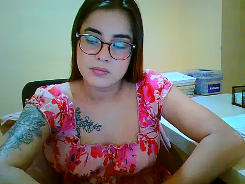 Snapshot of maliamiller chatting on December 5, 2025, 3:59 am maliamiller online show from December 5, 2025, 3:59 am