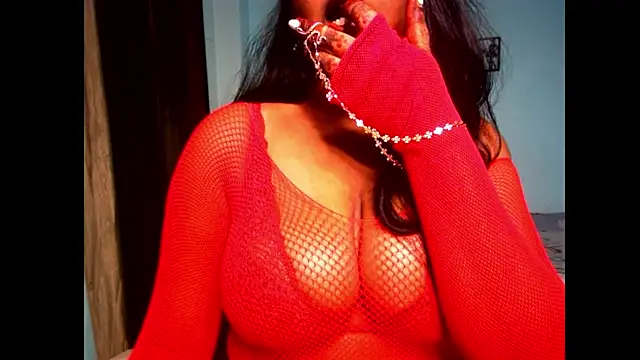 expression queen online show from February 18, 2026, 3:19 pm