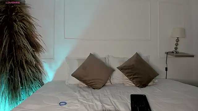  ashleymiller online show from February 12, 2025, 6:09 pm