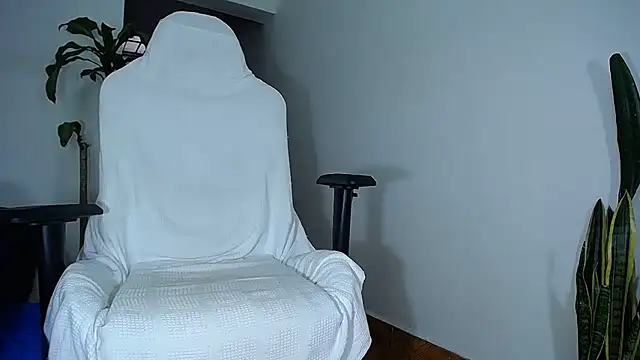 Snapshot of diamond_black00 chatting on February 7, 2025, 9:48 pm diamond black00 online show from February 7, 2025, 9:48 pm