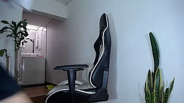 Snapshot of diamond_black00 chatting on March 22, 2025, 6:36 pm diamond black00 online show from March 22, 2025, 6:36 pm