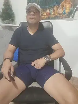 Snapshot of latinmartin73 chatting on January 10, 2026, 12:23 am latinmartin73 online show from January 10, 2026, 12:23 am