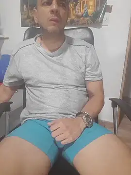 Snapshot of latinmartin73 chatting on January 13, 2026, 3:12 am latinmartin73 online show from January 13, 2026, 3:12 am