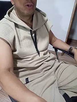 Snapshot of latinmartin73 chatting on February 3, 2026, 12:20 am latinmartin73 online show from February 3, 2026, 12:20 am