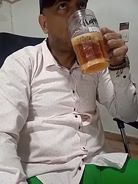 Snapshot of latinmartin73 chatting on February 13, 2026, 12:39 am latinmartin73 online show from February 13, 2026, 12:39 am