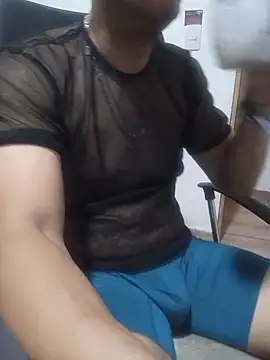 Snapshot of latinmartin73 chatting on February 15, 2026, 7:21 pm latinmartin73 online show from February 15, 2026, 7:21 pm