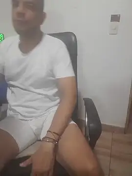 Snapshot of latinmartin73 chatting on February 18, 2026, 12:50 am latinmartin73 online show from February 18, 2026, 12:50 am