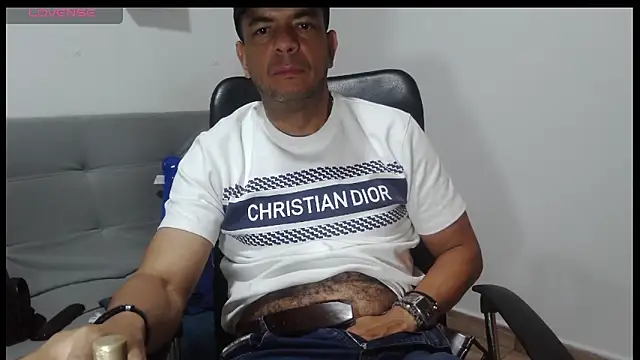 Snapshot of latinmartin73 chatting on March 15, 2026, 5:02 am latinmartin73 online show from March 15, 2026, 5:02 am