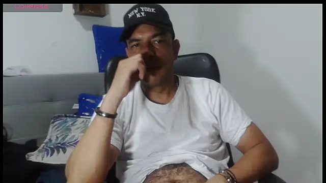 Snapshot of latinmartin73 chatting on March 27, 2026, 1:11 am latinmartin73 online show from March 27, 2026, 1:11 am